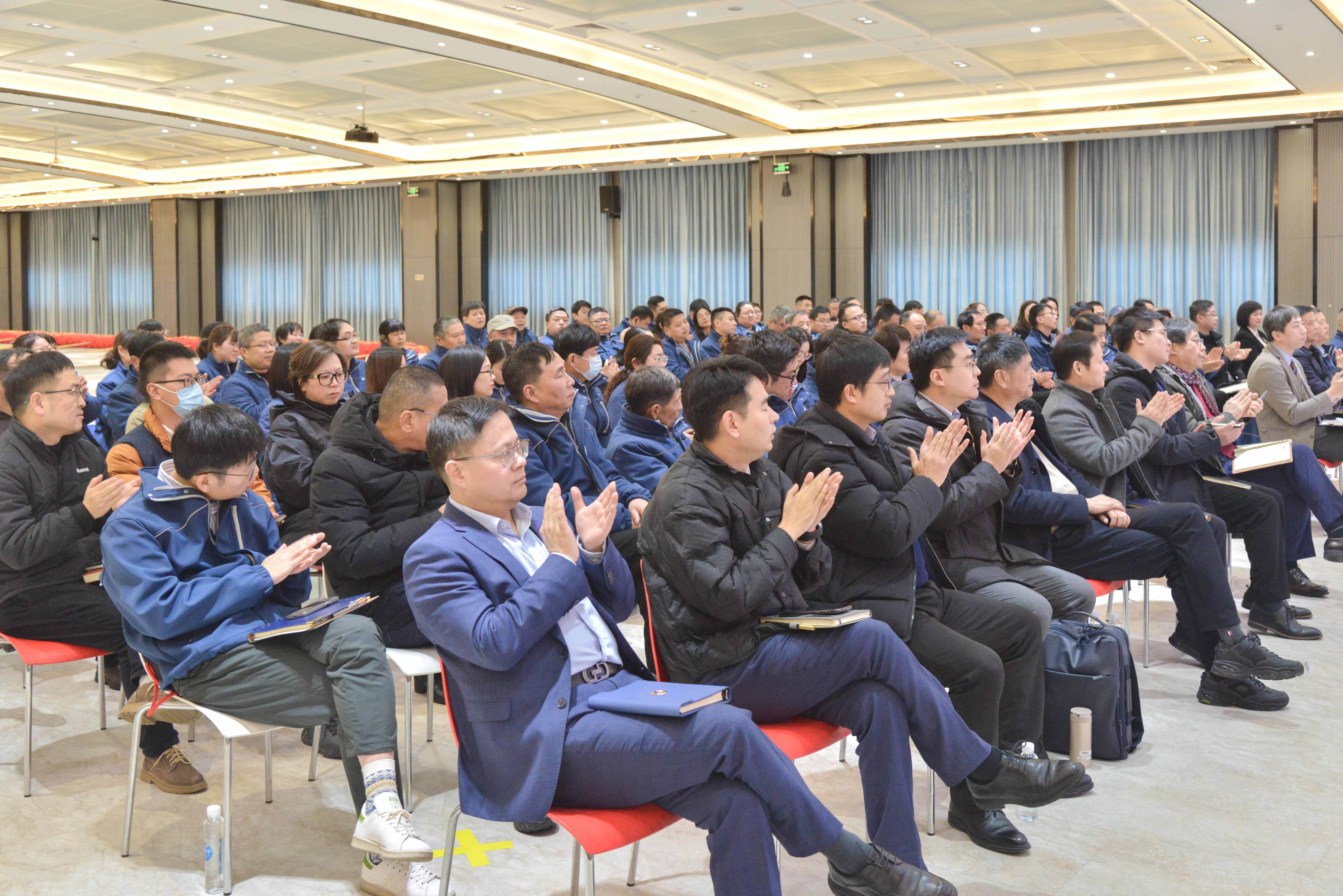 破風(fēng)浪 共揚(yáng)帆——巨人集團(tuán)公司召開(kāi)2024迎春大會(huì)