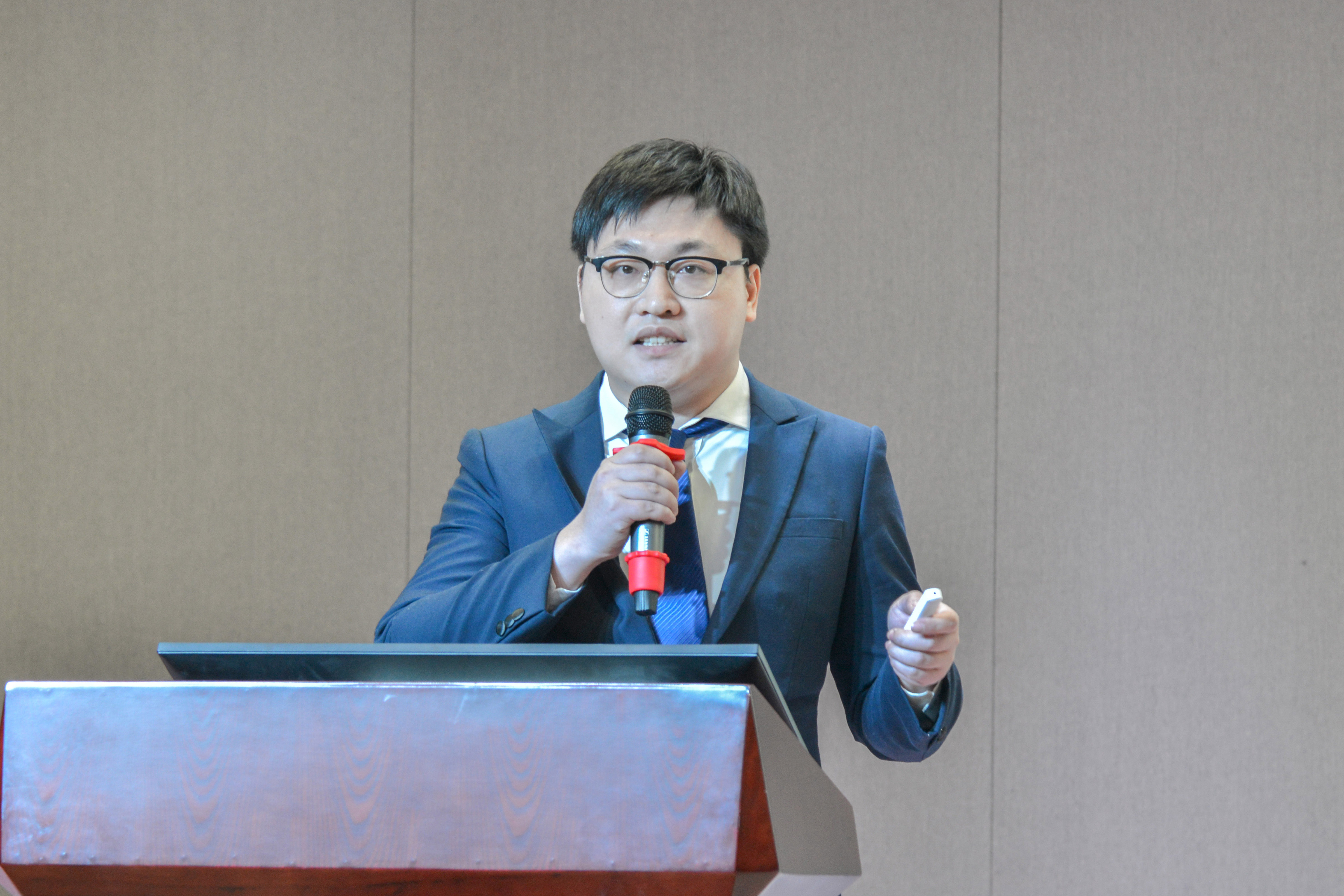 破風(fēng)浪 共揚(yáng)帆——巨人集團(tuán)公司召開(kāi)2024迎春大會(huì)