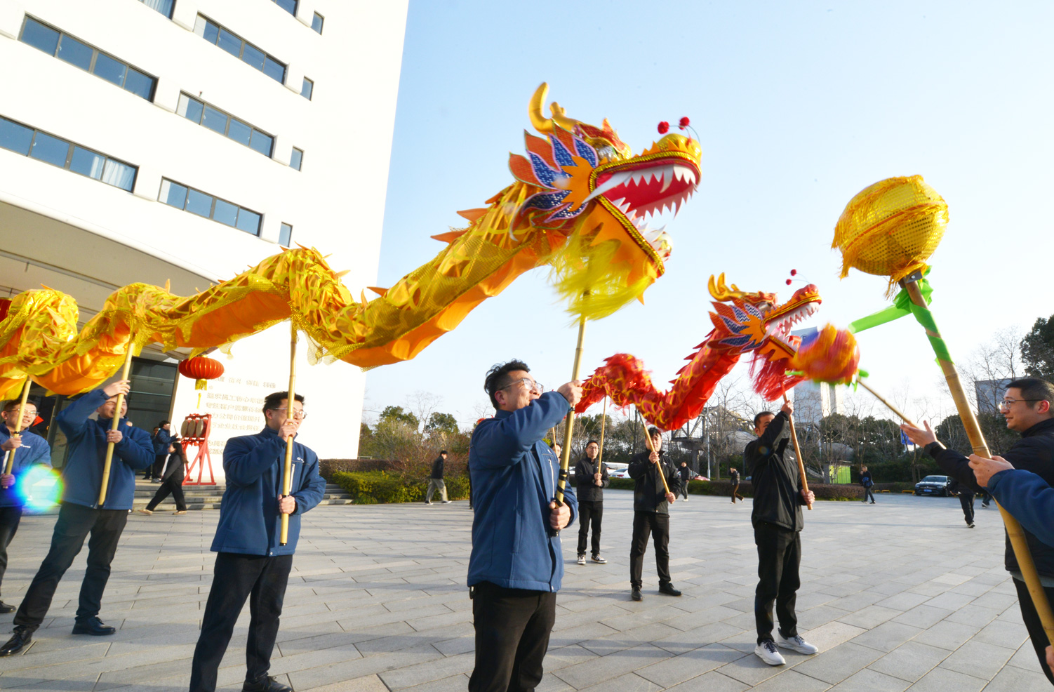 祥蛇映春暉 新歲啟新程——巨人工業園喜迎開工